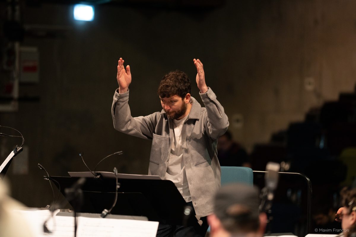 Gabriele di Franco conducting, arms raised